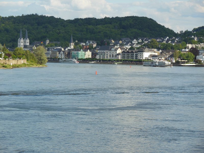 zicht op boppard.jpg - Aan het begin van de avond fietsen we even naar Boppard.